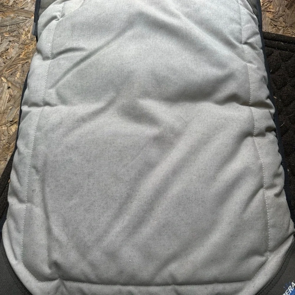 Caldera Hot & Cold Gray Dog Bed (Medium - 30” x 22”)